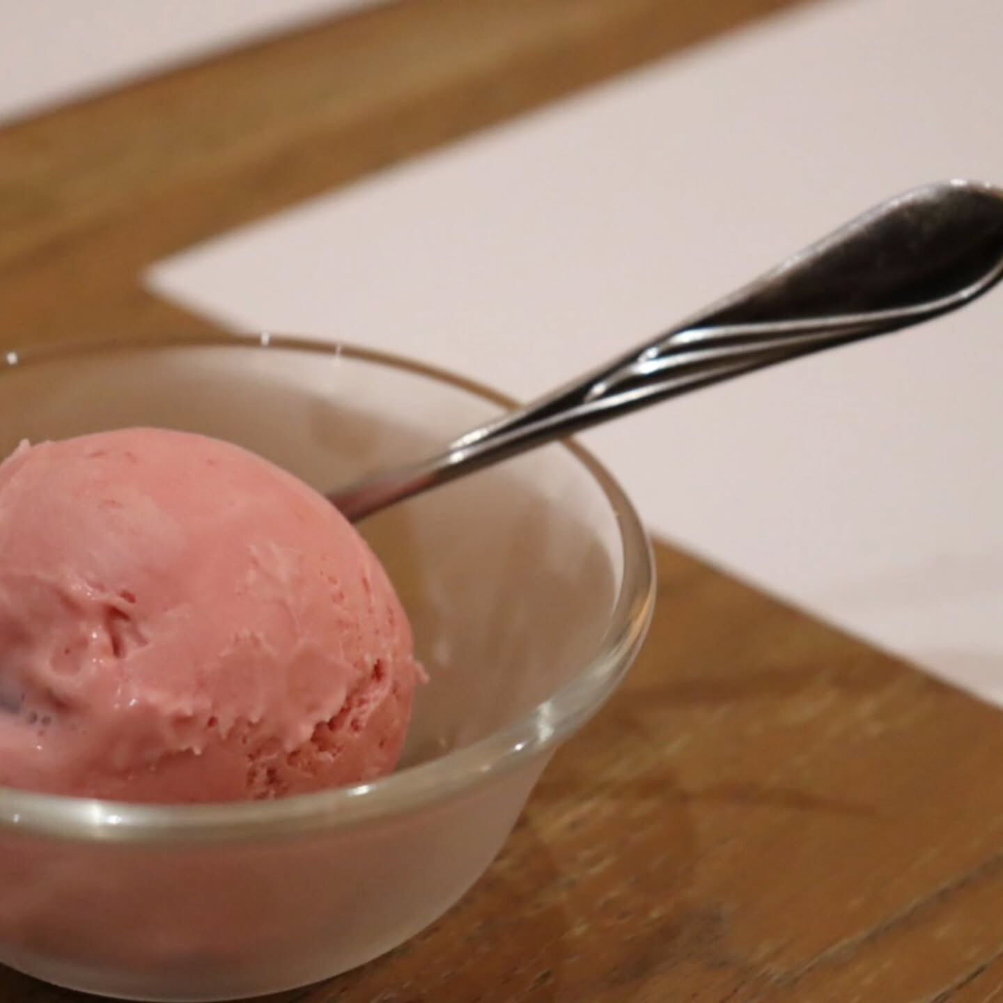 🍓🍦 あの伝説的ないちご「あまおう」から作ったアイスが登場！