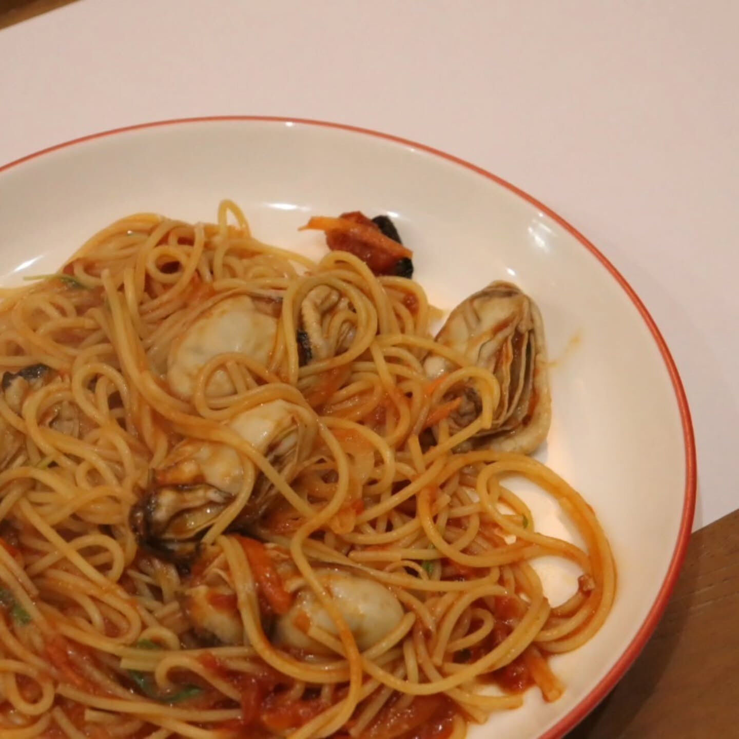 🍽️✨今夜のディナーにぴったりの一品！「カキと香味野菜のゆず
