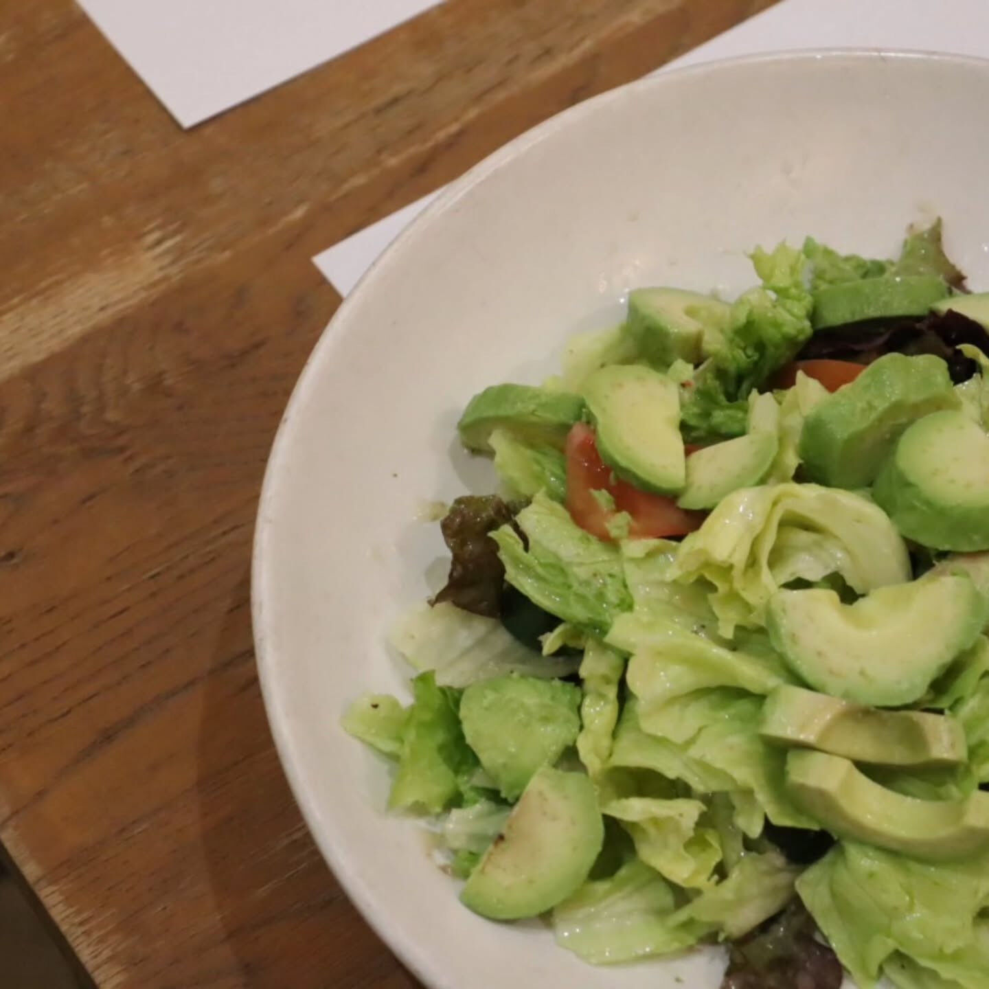 アボカドサラダはいかが？🥑✨アボカドたっぷりで、クリーミーな