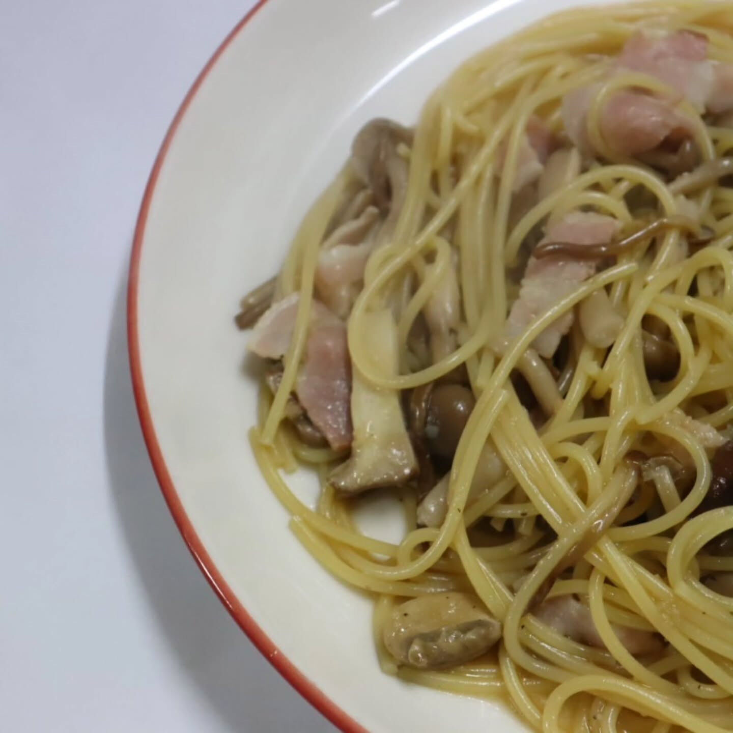 きのことベーコンを使ったアーリオオーリオパスタ、知ってますか