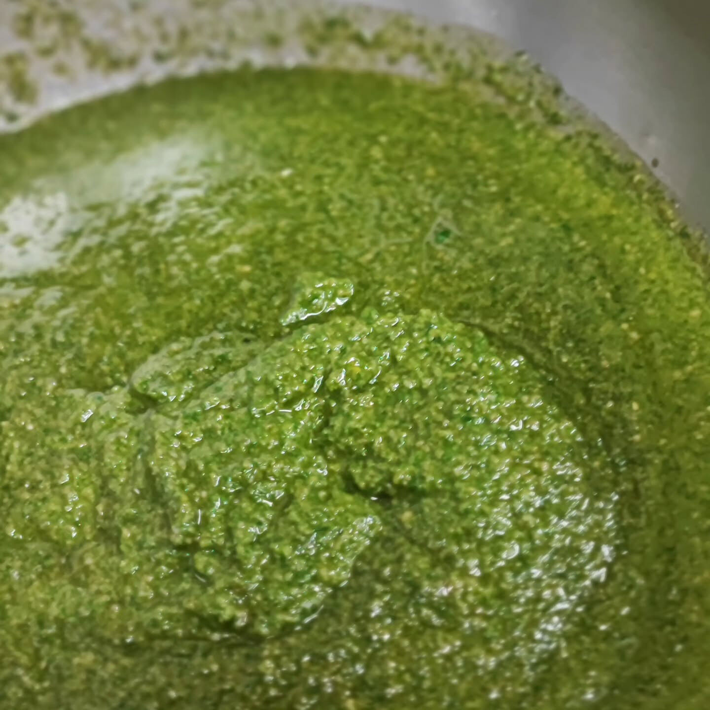 ジェノベーゼソース完成しました！🌿✨パスタやパンに絡めると最