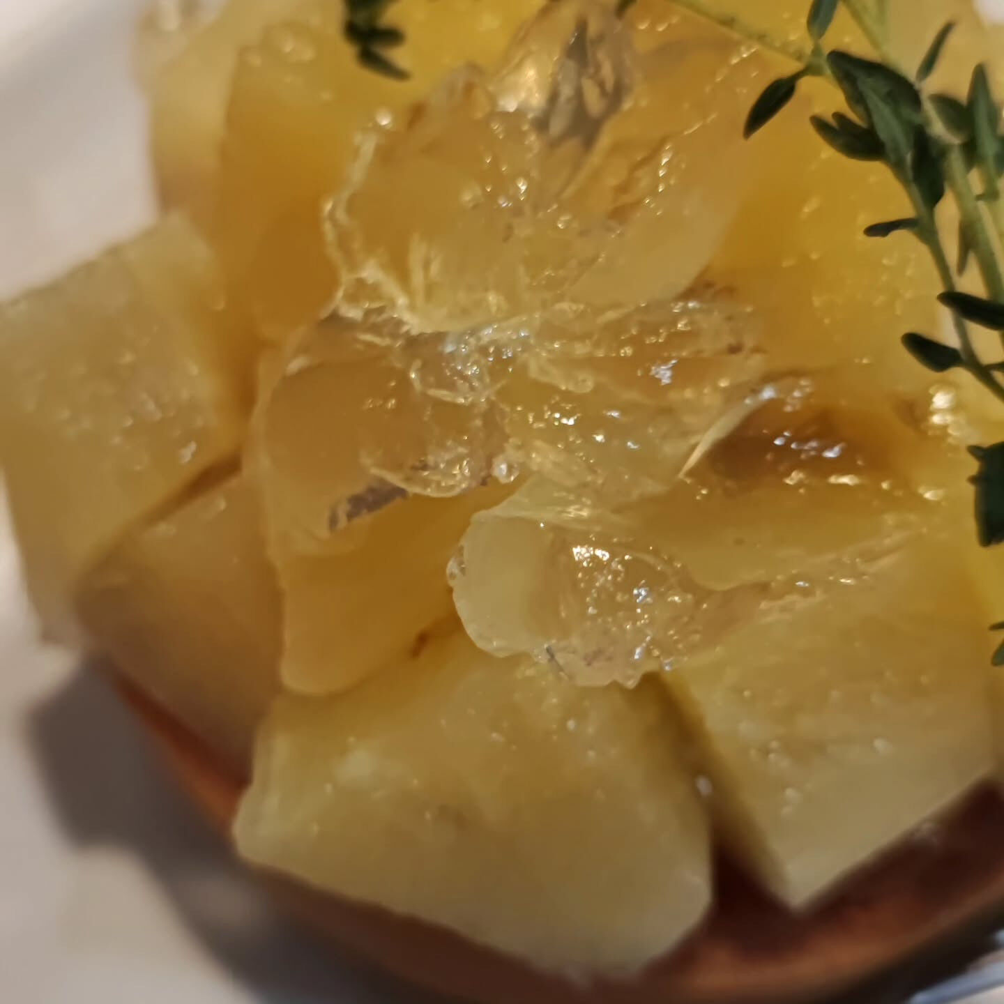 🍍🌟 季節の新作タルトが登場しました！今回は、糖度の高い台湾