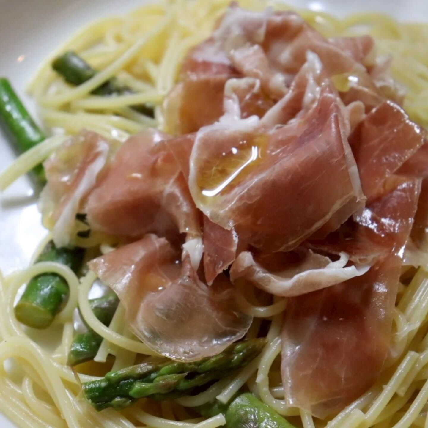 生ハムとアスパラのレモンバターパスタ🍝✨って聞くだけでお腹が