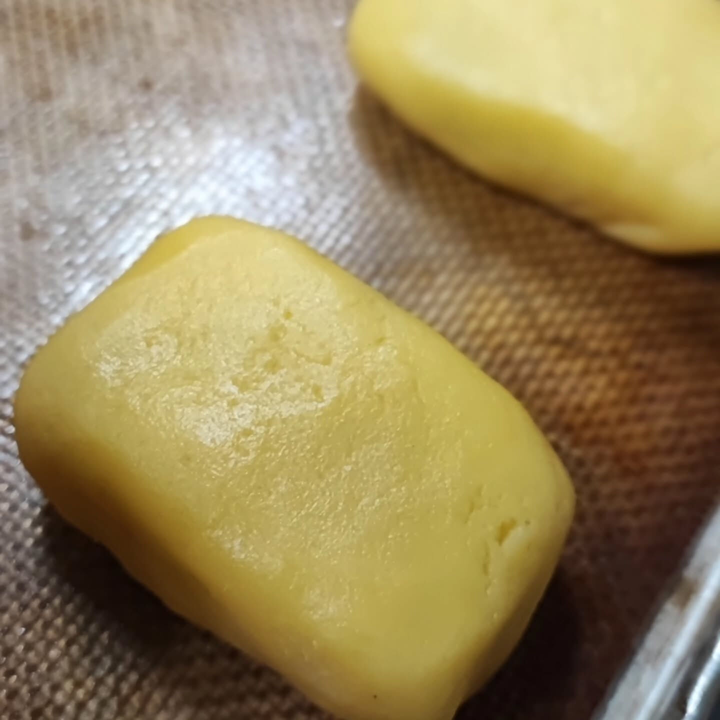 🟡パイナップルケーキ🍍って知ってる？さくさくのクッキー生地の